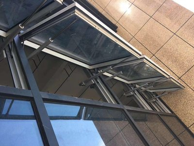 空降門